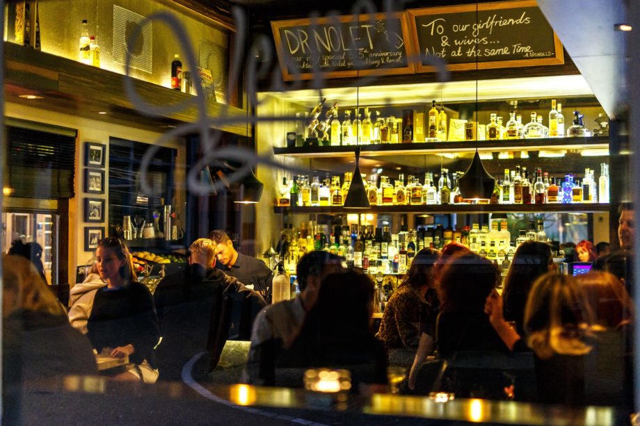 vesper de jordaan bar nightlife amsterdam cafe