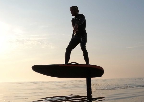 eFoiling: Electrically driven across the water through air surfing