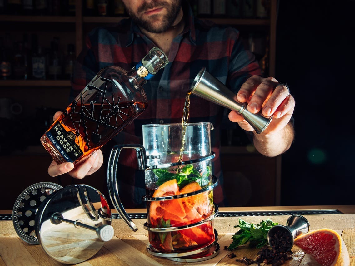 Barbue: cocktail bar stravagante presso The Hoxton Lloyd