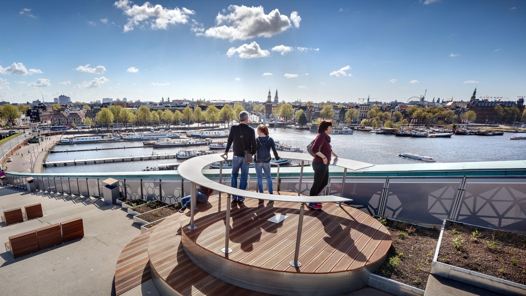Das Dach von NEMO: Der höchste Stadtplatz der Niederlande